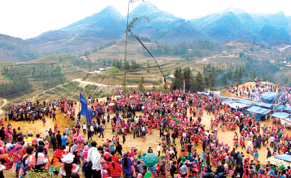 Đặc sắc lễ hội Gầu tào của người Mông (Lào Cai)