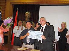 Hoa Kỳ giúp bảo tàng Nam Định bảo tồn hiện vật cổ