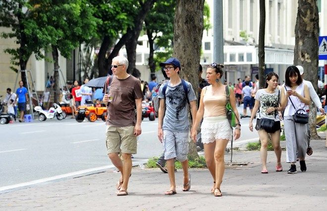 Trải nghiệm thú vị với tour đi bộ miễn phí tham quan nội đô Hà Nội