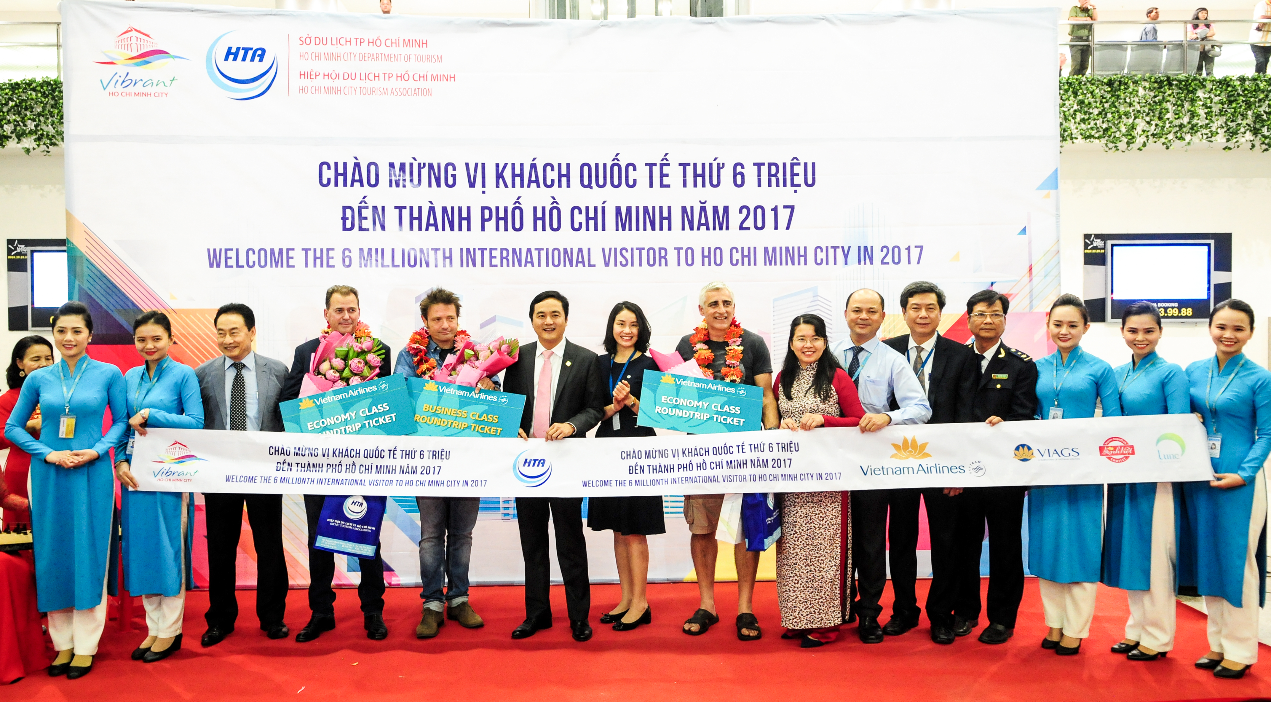 Lễ đón khách quốc tế thứ 6 triệu đến Thành phố Hồ Chí Minh trong năm 2017 