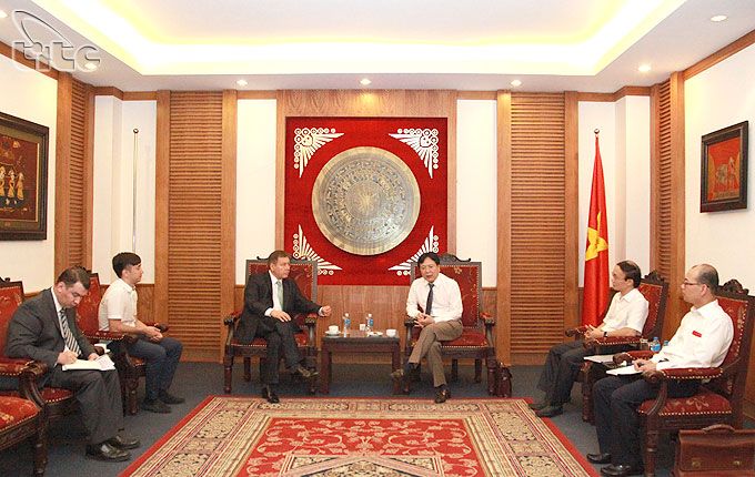 Thứ trưởng Vương Duy Biên tiếp Đại sứ đặc mệnh toàn quyền Ukraina tại Việt Nam 