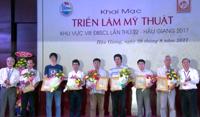 Khai mạc Triển lãm Mỹ thuật khu vực VIII - đồng bằng sông Cửu Long