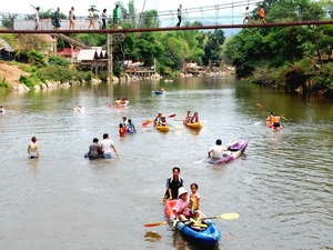 Vang Vieng - Khu du lịch sinh thái hấp dẫn của Lào