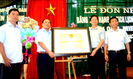 Quảng Ninh: Huyên Ba Chẽ đón Bằng xếp hạng cấp tỉnh Di tích lịch sử Miếu Ông-Miếu Bà