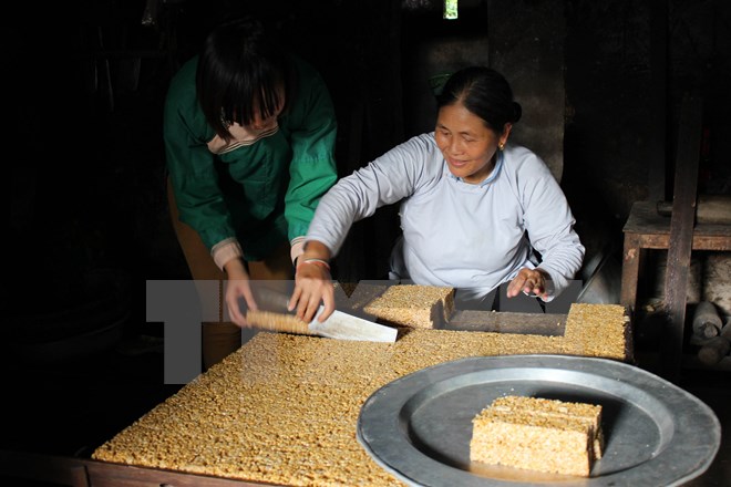 Người “giữ lửa” nghề làm bánh cổ truyền của dân tộc Giáy (Lai Châu)
