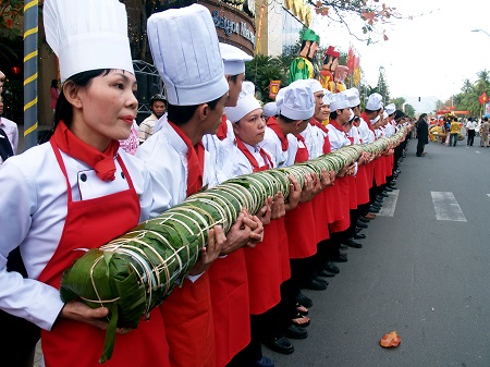 Nha Trang: Bánh tét năm Giáp Ngọ dài 39m 