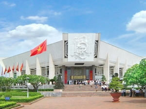 Bảo tàng Hồ Chí Minh sẽ phục vụ du khách buổi trưa 