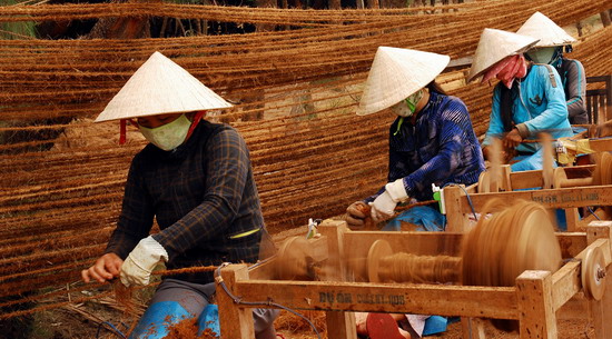 Bình Định bảo tồn làng nghề dệt thảm xơ dừa - nét văn hóa quê Dừa