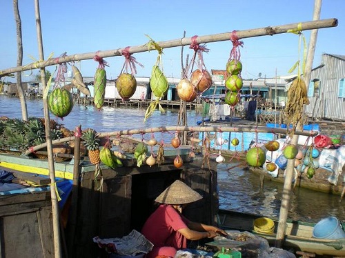 Cách quảng cáo hàng hóa độc đáo vùng sông nước