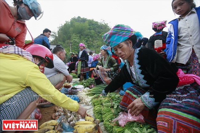 Sắc màu chợ phiên San Thàng lớn nhất tỉnh Lai Châu 