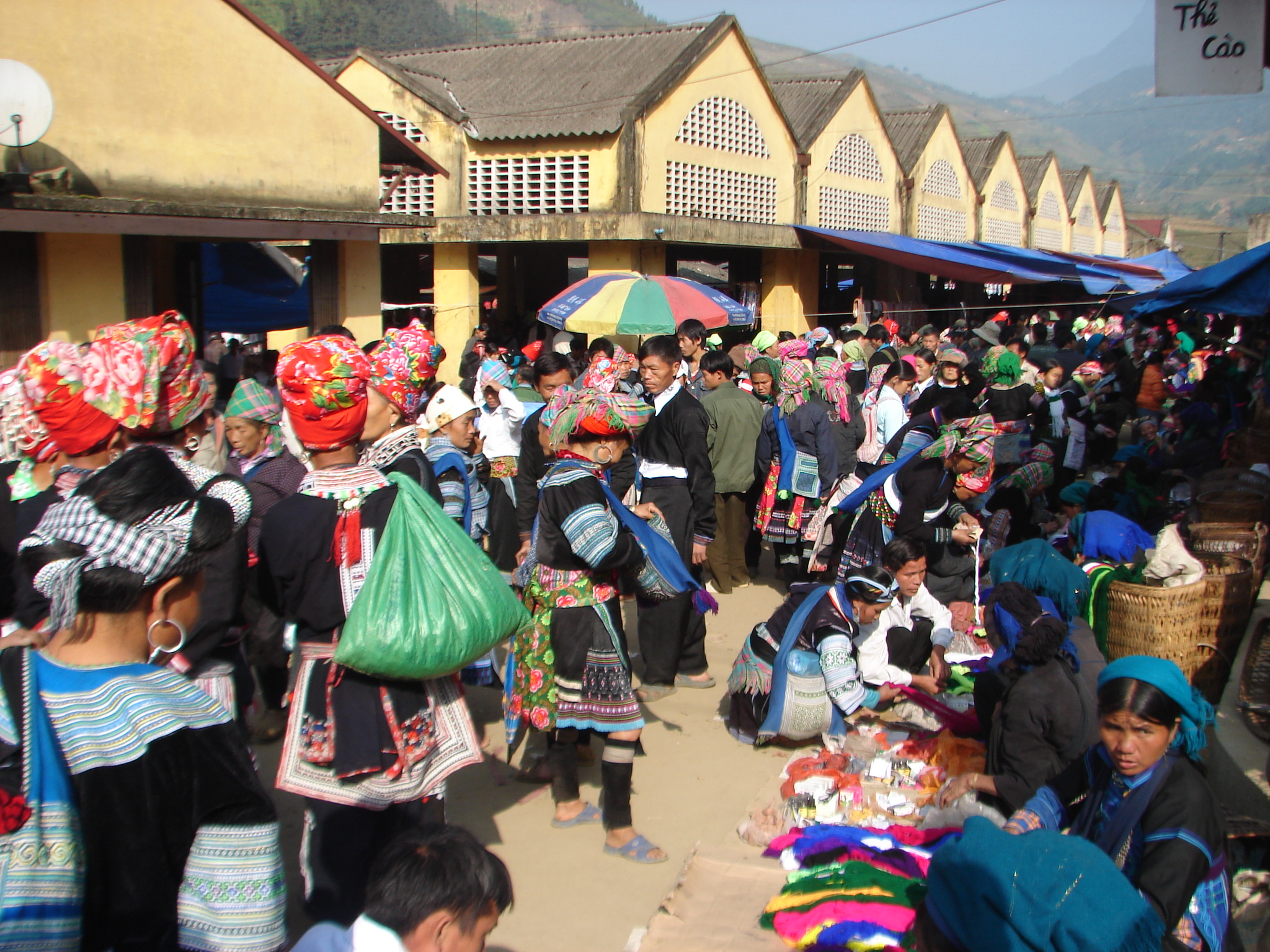 Mỗi năm có hàng nghìn lượt du khách đến tham quan Mường Hum (Lào Cai)