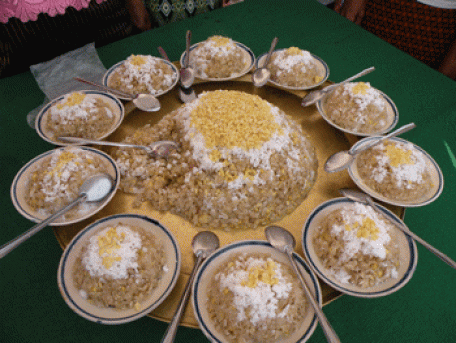 Cốm dẹp món ăn truyền thống của người Khmer Nam Bộ