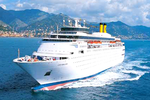 TP.HCM đón 2.100 du khách tàu biển Costa Romantica 