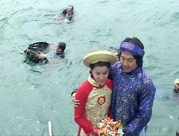 Vietravel Nha Trang: Giảm giá “đám cưới tập thể dưới nước”