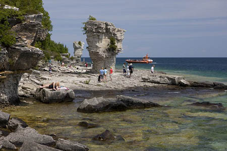 Tham quan hòn đảo Flowerpots - Canada