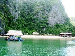 Đến Quảng Ninh tắm biển Nam Cát và khám phá vịnh Lan Hạ bằng thuyền kayak