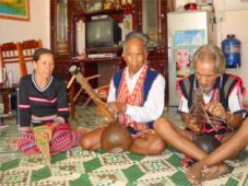 Kon Tum: Mở lớp truyền dạy văn hóa dân gian 
