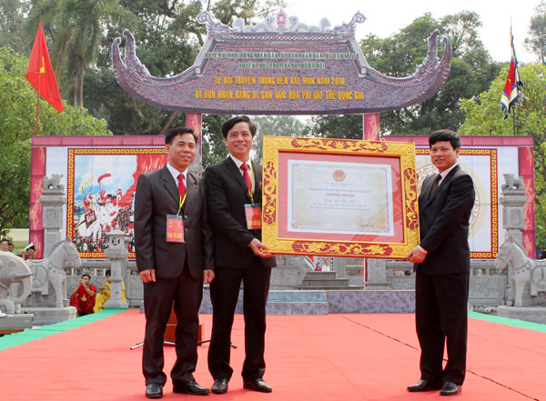 Lễ hội Đền Hát Môn (Hà Nội) đón nhận Bằng di sản văn hóa phi vật thể quốc gia