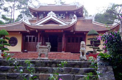 Đền thờ Âu Lạc trên núi Phượng Hoàng (Lâm Đồng)