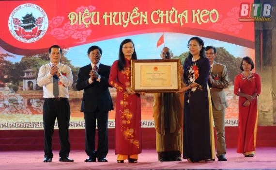 Khai mạc hội thu chùa Keo năm 2017 và đón bằng ghi danh lễ hội chùa Keo là di sản văn hóa phi vật thể quốc gia