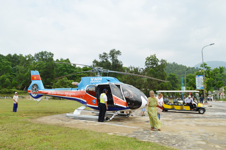 Đà Nẵng: Khai trương dịch vụ bay tham quan bằng trực thăng 
