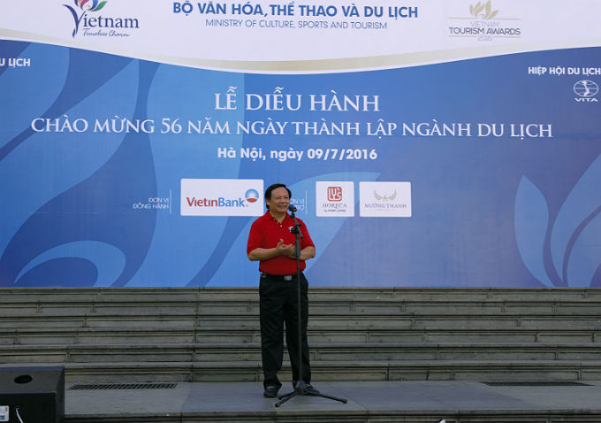Lễ diễu hành chào mừng 56 năm Ngày thành lập ngành Du lịch Việt Nam
