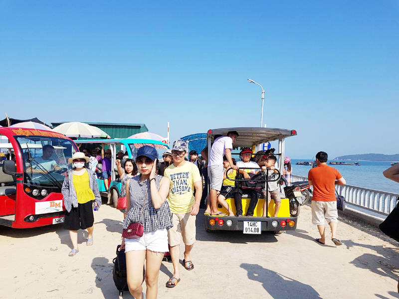 Để du lịch Quảng Ninh trở thành ngành kinh tế mũi nhọn