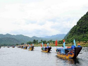 Du khách đến nghỉ dưỡng ở Quảng Bình tăng cao