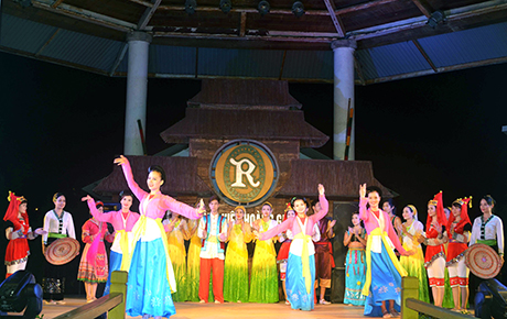 Quảng Ninh xây dựng chương trình nghệ thuật dân tộc đặc sắc phục vụ du khách