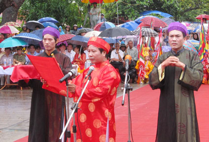 Tưng bừng khai mạc lễ hội truyền thống mùa thu Kiếp Bạc – Côn Sơn năm 2010