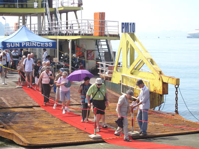 Hạ Long đón tàu biển Sun Princess đưa gần 3.000 du khách đến tham quan