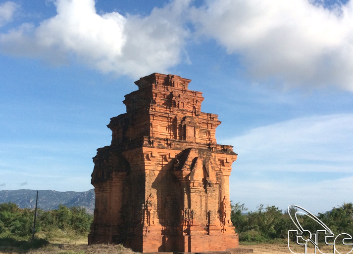 Vẻ đẹp tháp Hòa Lai – Ninh Thuận