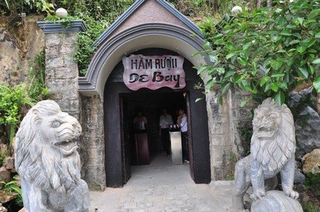 Ngắm hầm rượu cổ trong lòng núi ở Bà Nà (Đà Nẵng)
