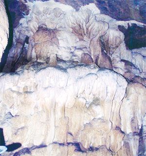 Vẻ đẹp hang động ở Mường Khương, Lào Cai