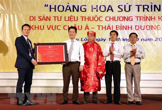 Đón bằng công nhận Di sản tư liệu thế giới cho “Hoàng hoa sứ trình đồ”