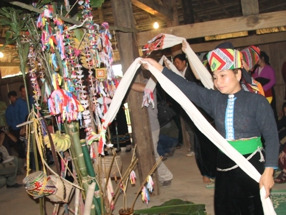Lễ hội Dâng Hoa Măng của dân tộc La Ha (Sơn La)