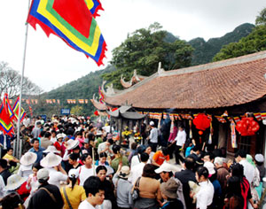 Khách du lịch tới Quảng Ninh tăng 23% trong quý I năm 2009