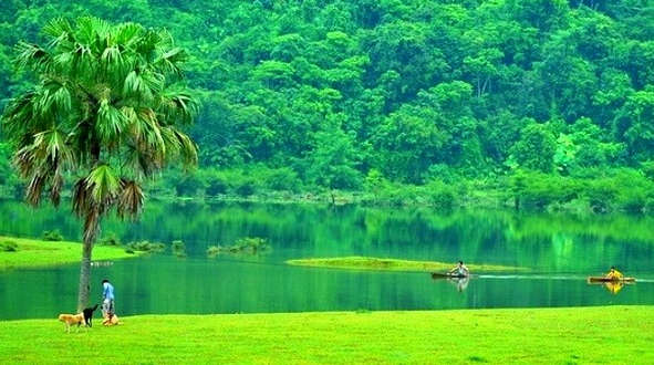 Lạc vào thế giới cổ tích ở Hồ Noong (Hà Giang)