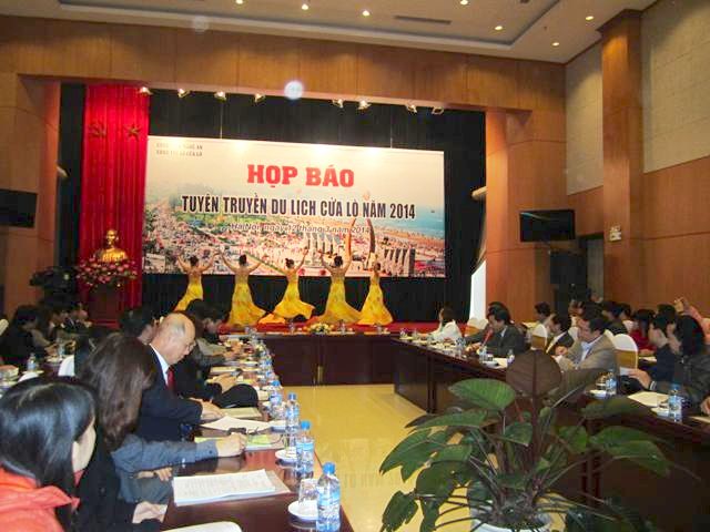 Họp báo giới thiệu về Lễ hội du lịch Cửa Lò 2014 tại Hà Nội