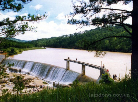 Hồ Suối Vàng (Lâm Đồng) - Thiên nhiên thơ mộng kỳ ảo
