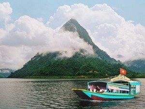 Đánh thức tiềm năng du lịch hồ thủy điện Tuyên Quang