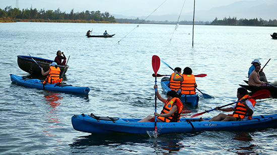 Chèo thuyền kayak trên sông Thu Bồn, Quảng Nam