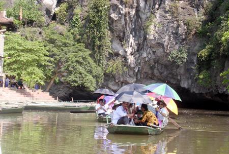 Làng du lịch sinh thái Tràng An bên dòng Sào Khê (Ninh Bình)