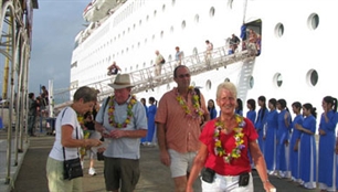 Saigontourist đón 300 du khách tàu biển Prince Daphne