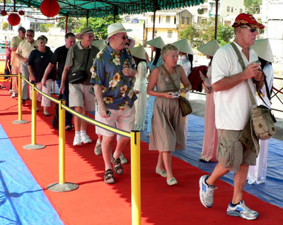 Khánh Hòa đón hơn 481.000 khách du lịch trong quý I/2011