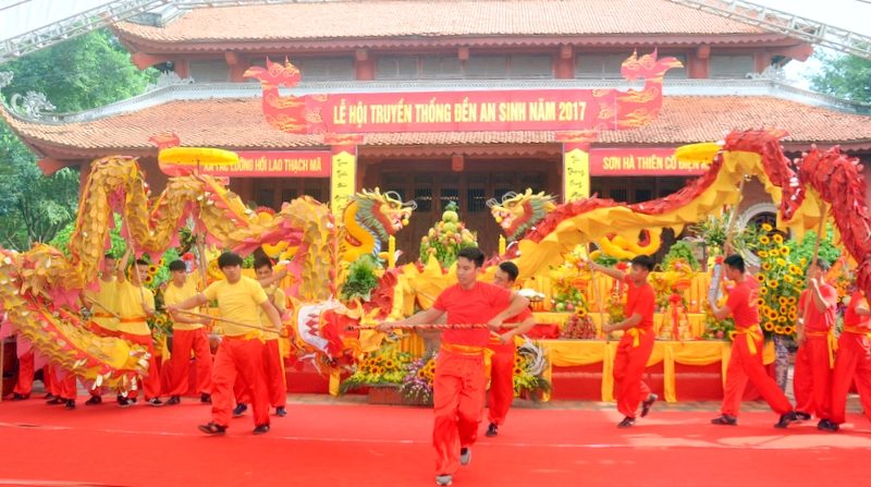 Tưng bừng khai hội đền An Sinh (Quảng Ninh)