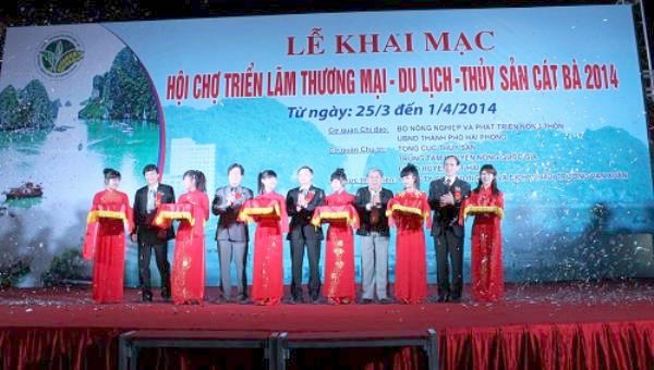 Hải Phòng: Khai mạc Hội chợ triển lãm “Thương mại – Du lịch – Thủy sản Cát Bà 2014”