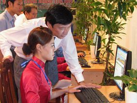 Khai trương điểm bầu chọn Vịnh Hạ Long tại Cung Văn hóa thiếu nhi Quảng Ninh
