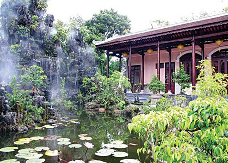 Đến Huế khám phá Tịnh Gia Viên