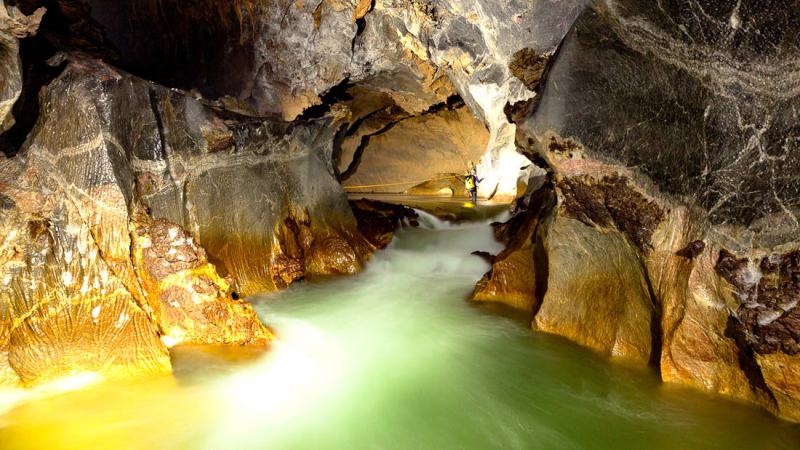 Khám phá vẻ đẹp hang động tại Phong Nha - Kẻ Bàng